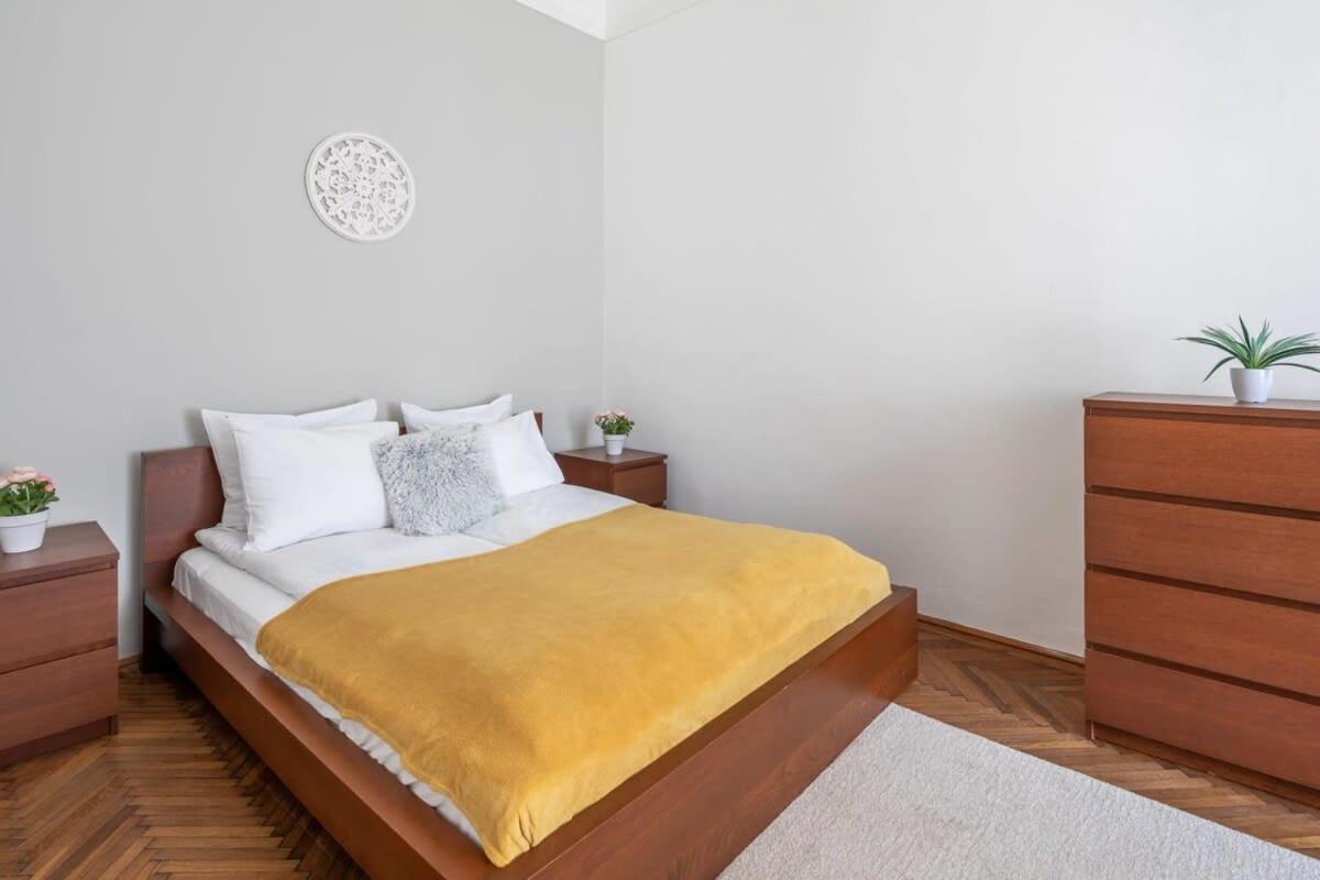 Spacious central home view 4