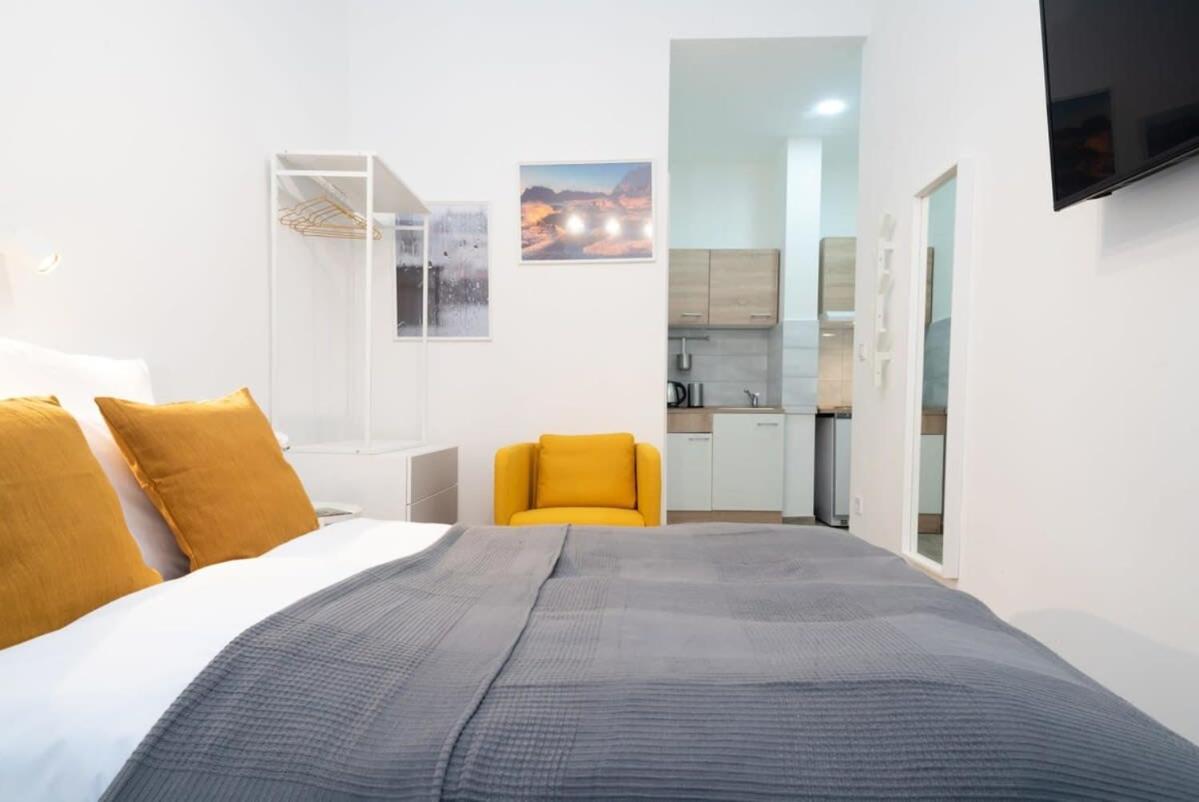 Modern stylish studio at central location