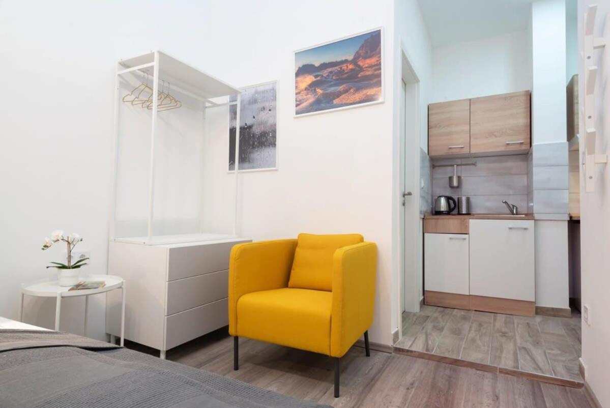 Modern stylish studio at central location