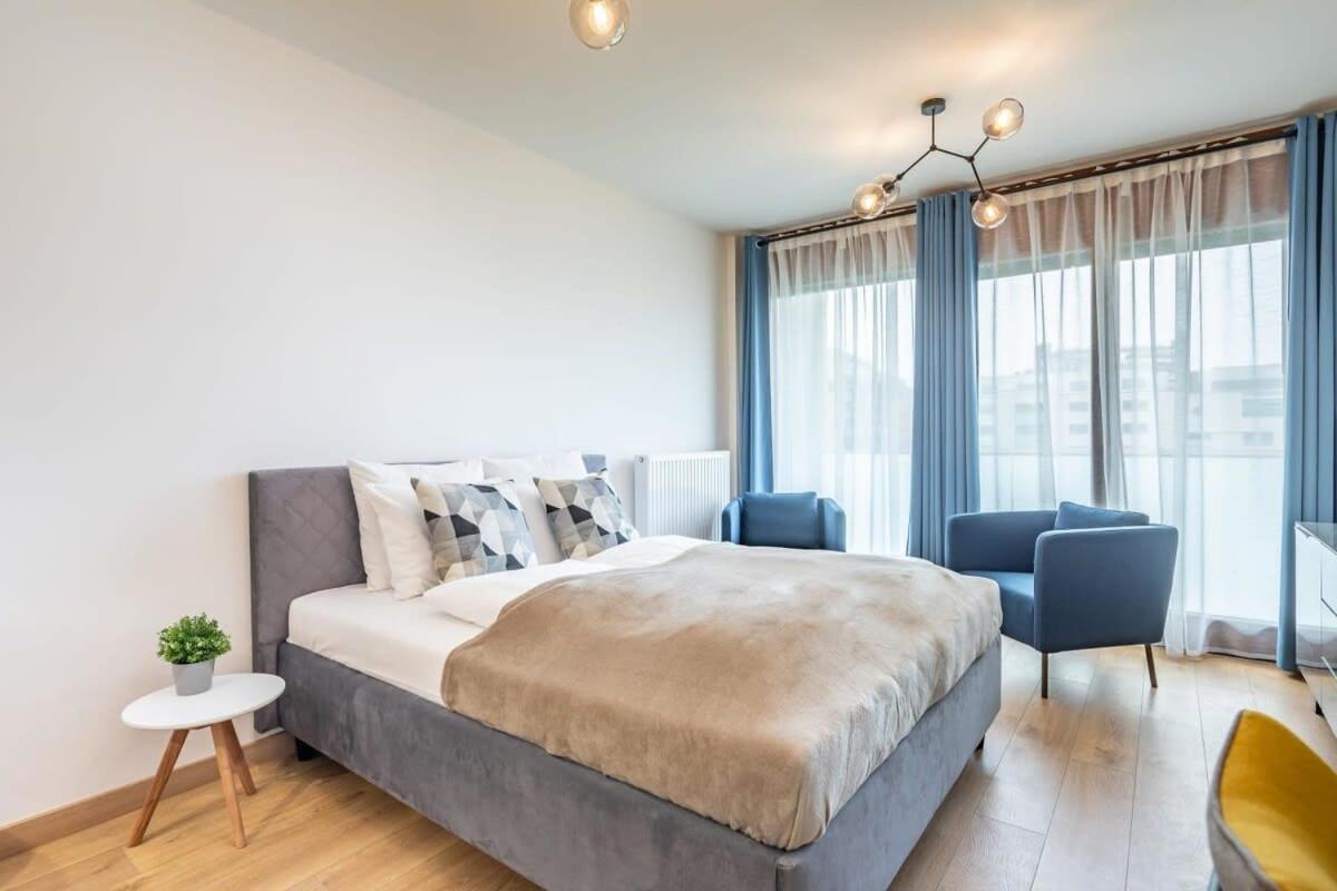 Brand new central flat view 2