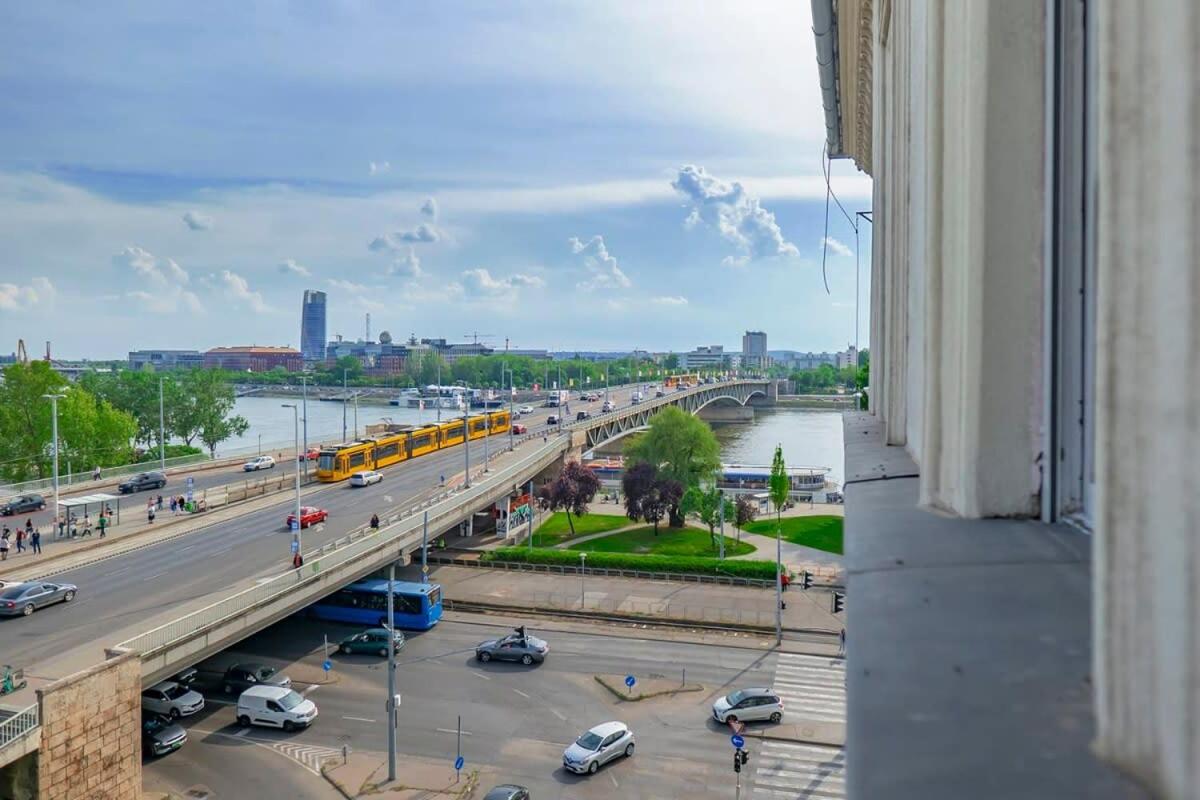 Chic central flat with river view view 5