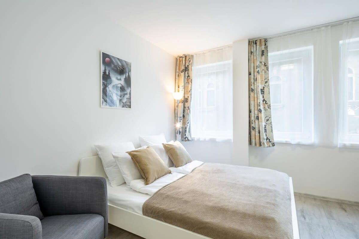 Convenient 2-room central apartment view 5