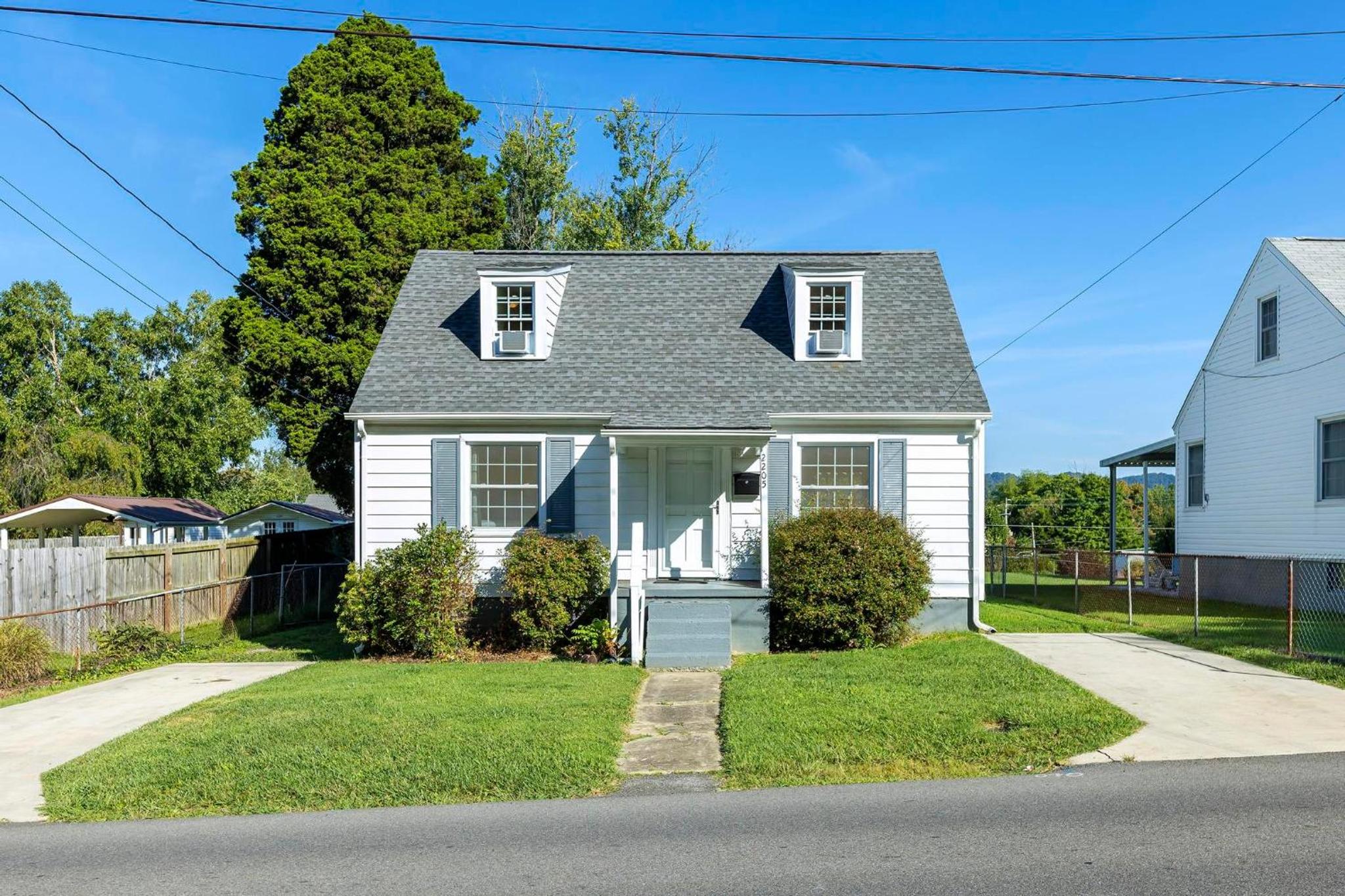 4BR House Minutes From BMS & Bristol Casino view 2