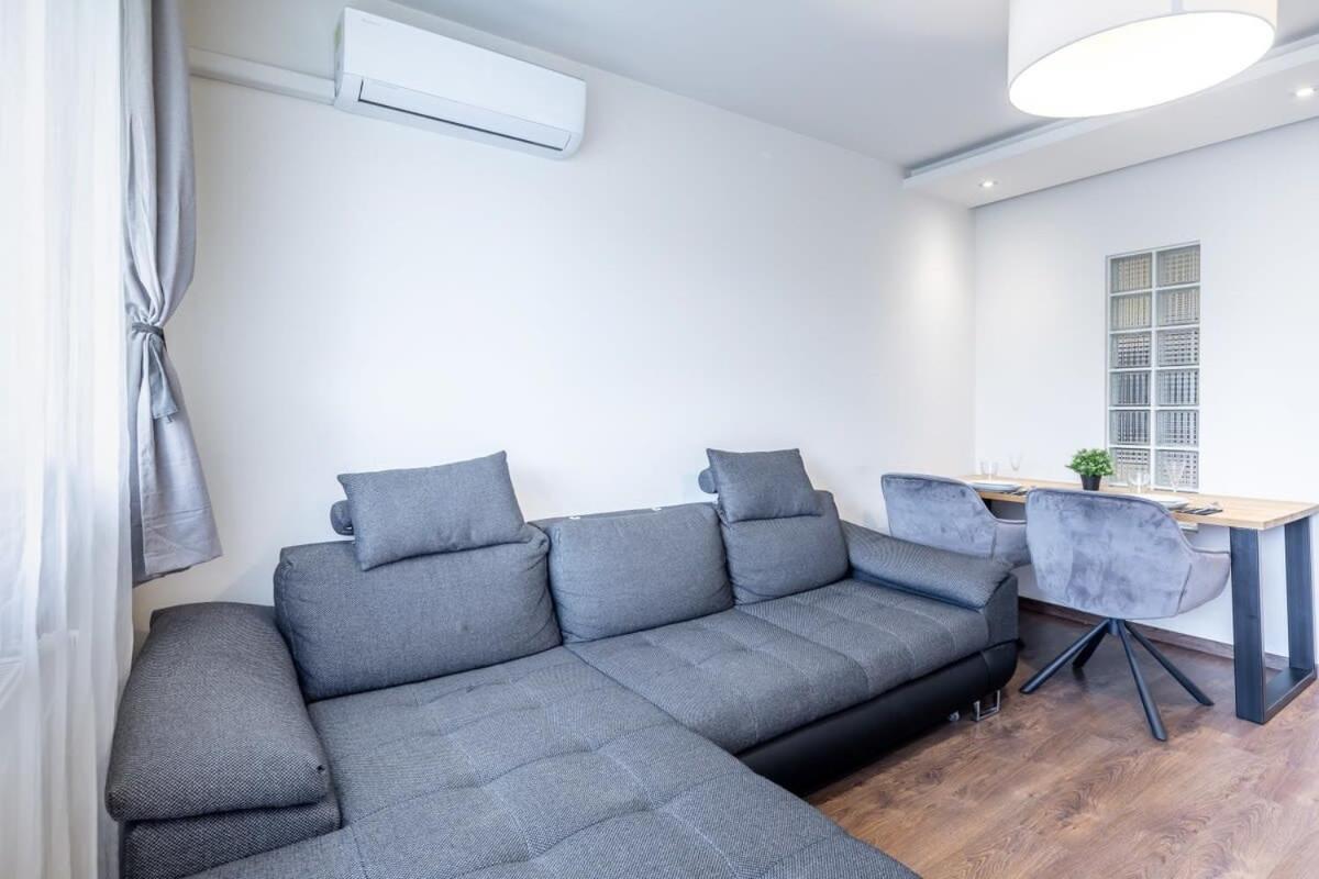 Cozy quiet apartment with a balcony view 4