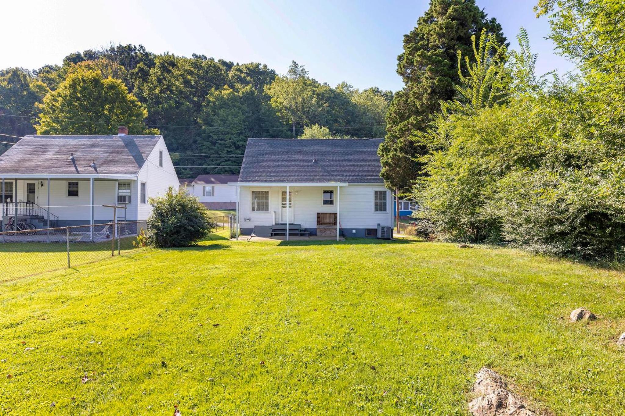 4BR House Minutes From BMS & Bristol Casino view 5