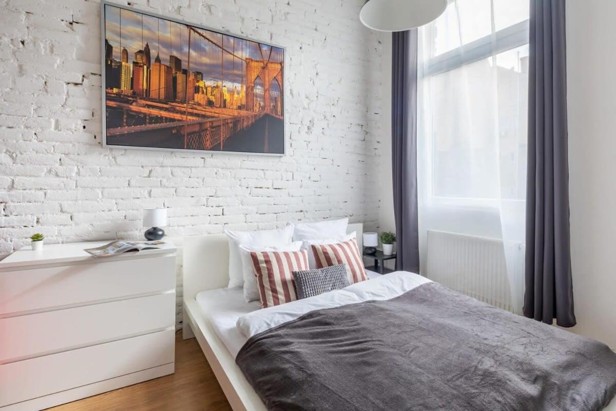 Super Central Cozy Home view 4