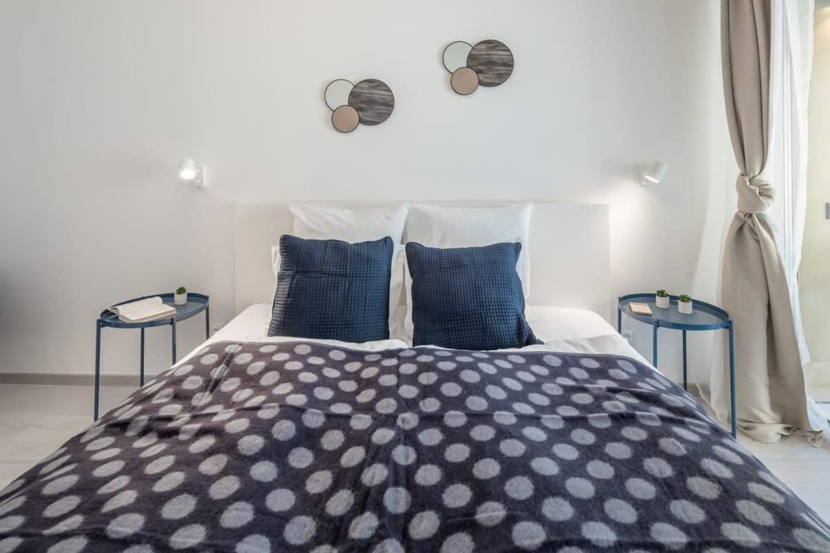 Modern apt in Authentic Central Area view 2