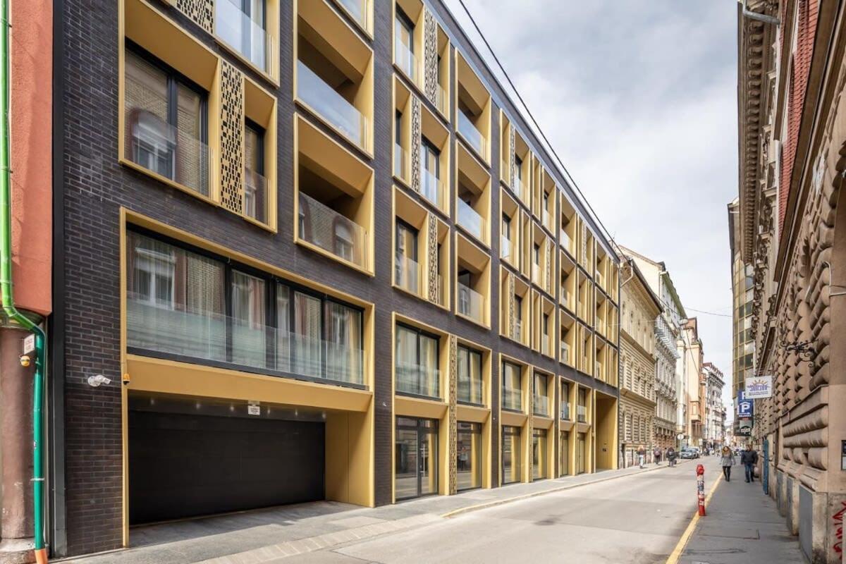 Modern apt in Authentic Central Area view 5