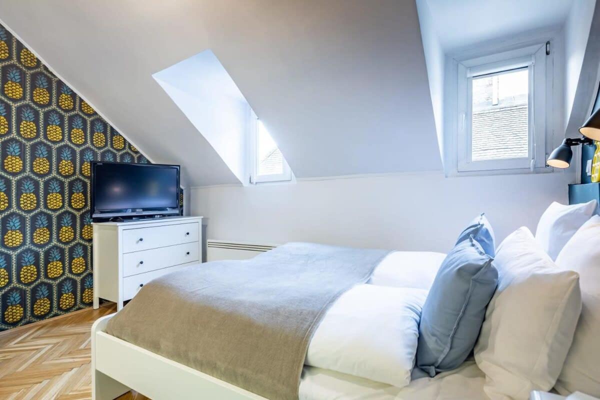 Quiet charming apartment near the center view 4