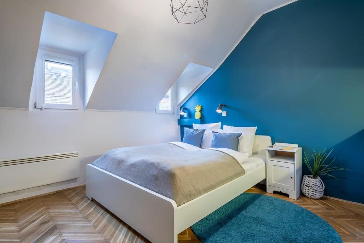 Quiet charming apartment near the center view 5