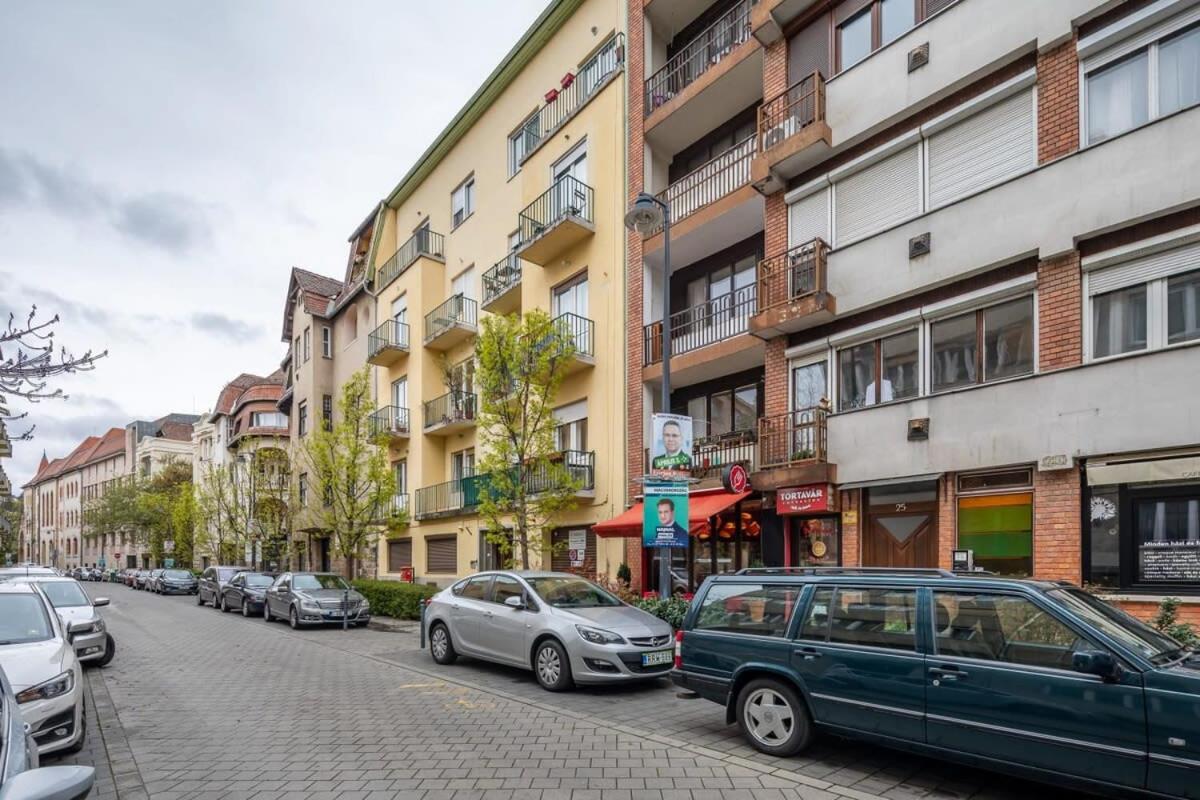 Quiet charming apartment near the center view 2