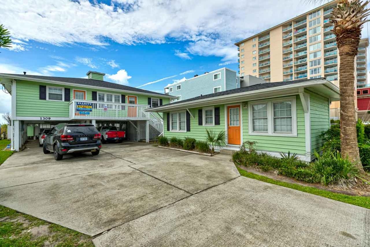 Oceanfront pet friendly home with pool and hot tub sleeps twenty