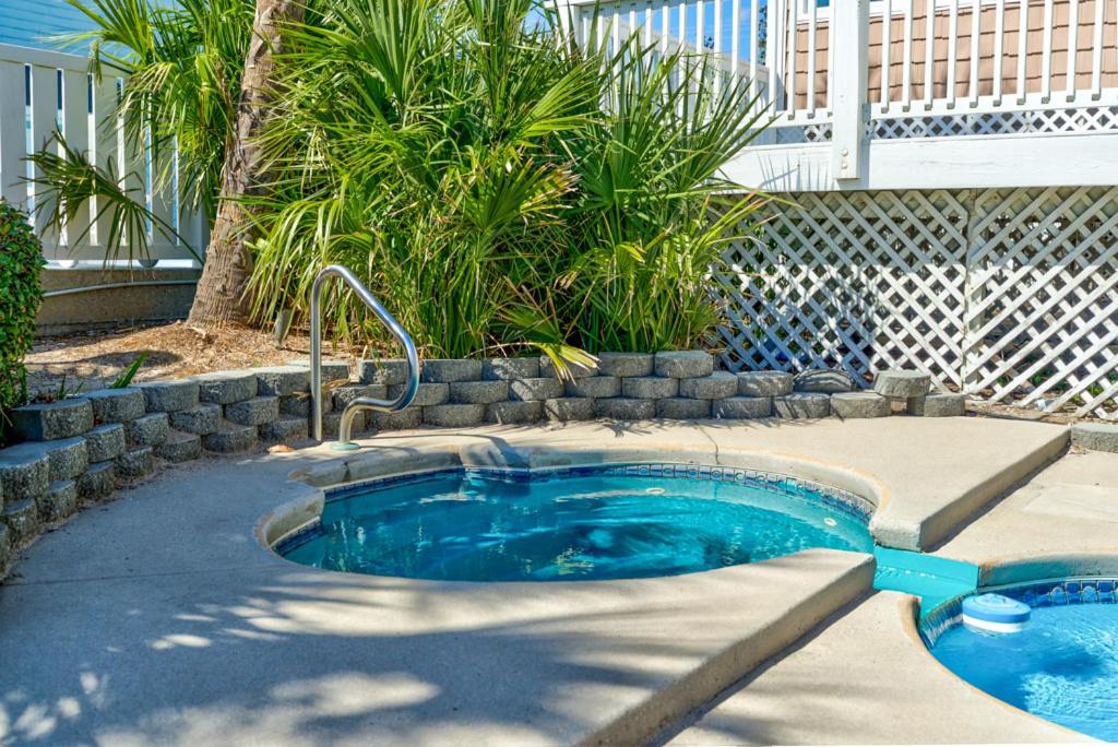 Oceanfront pet friendly home with pool and hot tub sleeps twenty