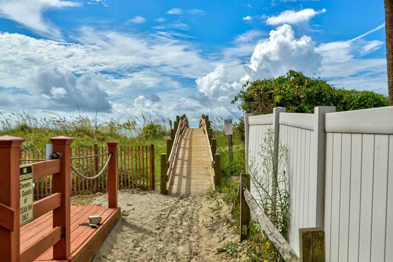 Oceanfront pet friendly home with pool and hot tub sleeps twenty