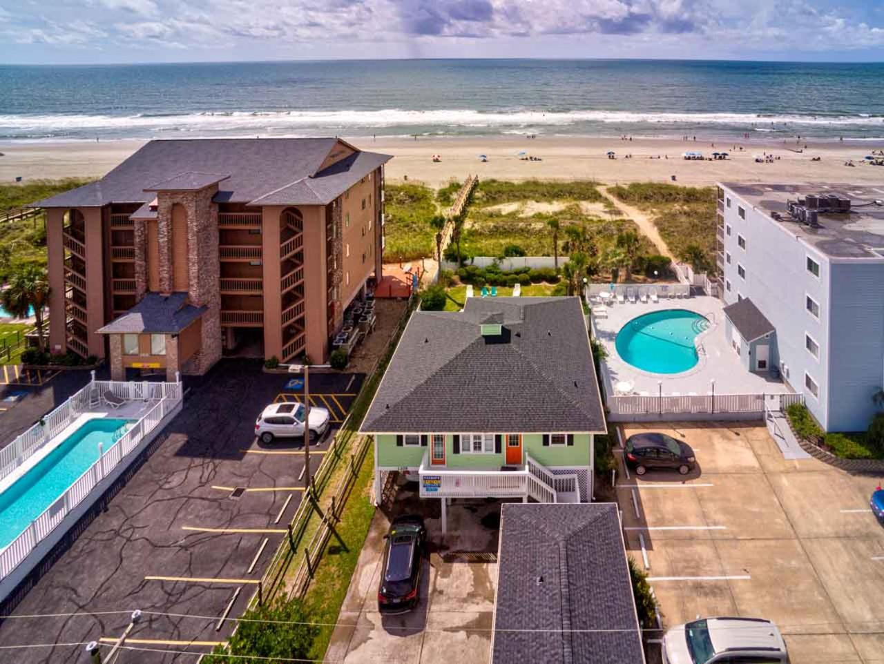 Oceanfront pet friendly home with pool and hot tub sleeps twenty