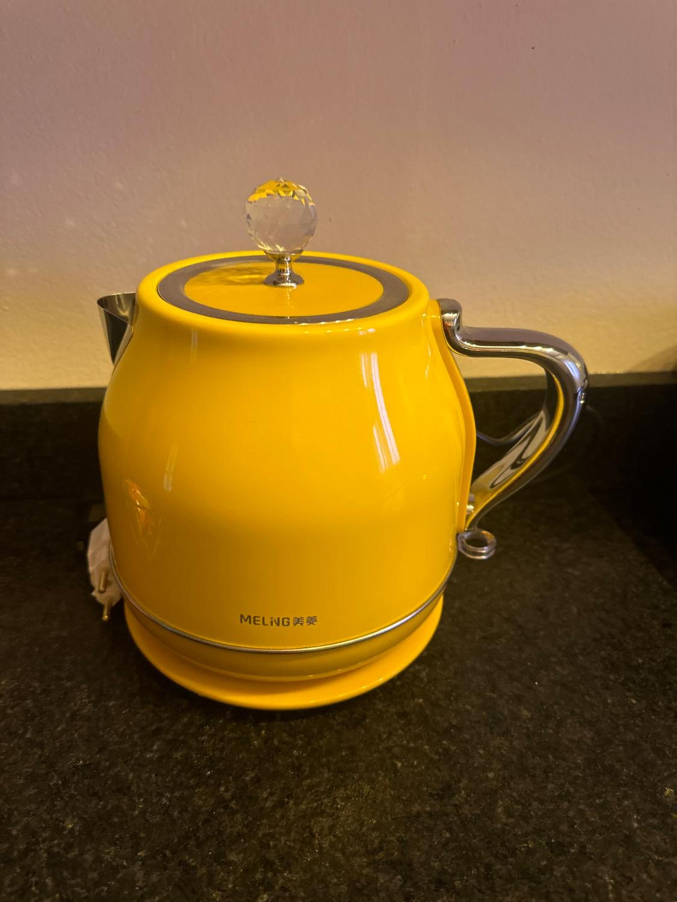 La vita hospedaria studio amarelo