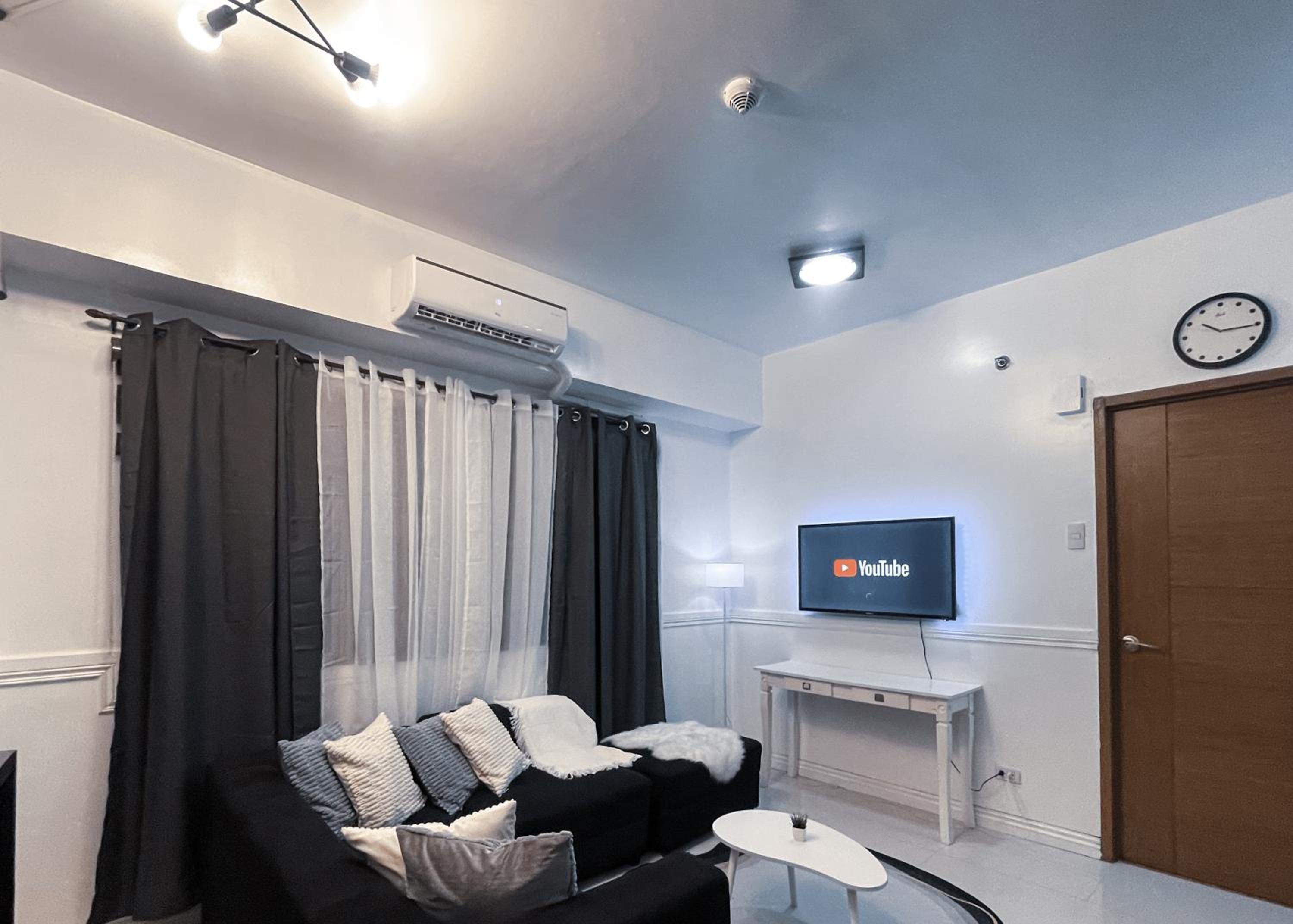 Cozy & Airy Suite near Venice Mall FREE Pool & Gym view 2