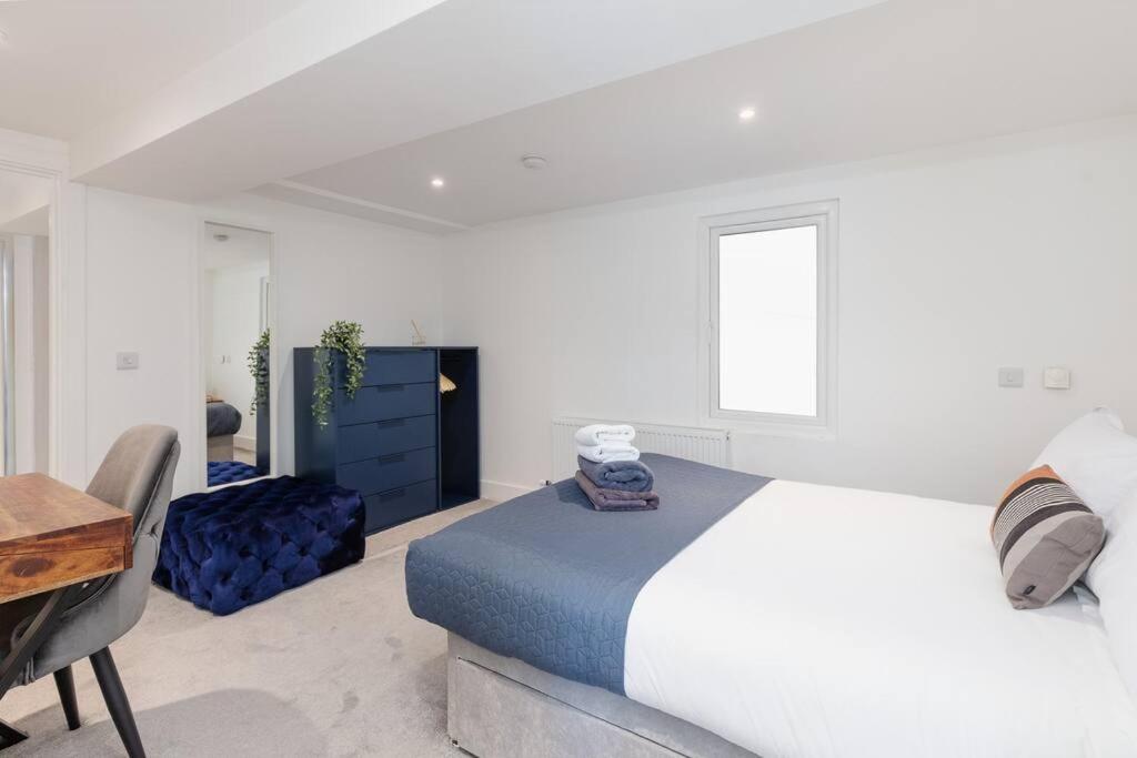 Beautiful Modern Home In Dingle 5 min walk to town view 4
