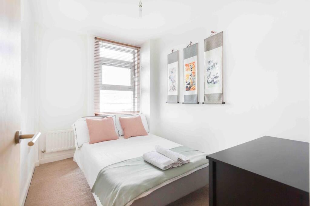 Spacious 2 Bedroom Apartment In Central Near tube