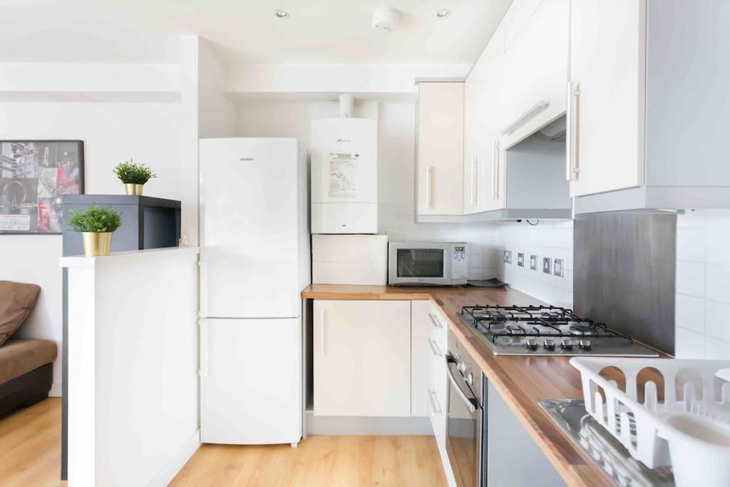 Spacious 2 Bedroom Apartment In Central Near tube