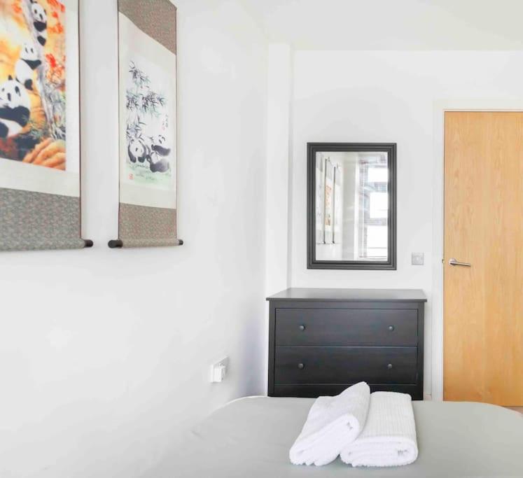 Spacious 2 Bedroom Apartment In Central Near tube