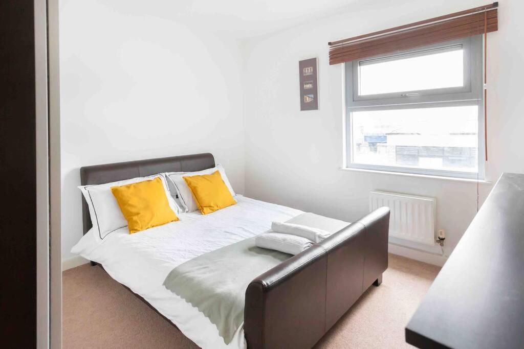 Spacious 2 Bedroom Apartment In Central Near tube
