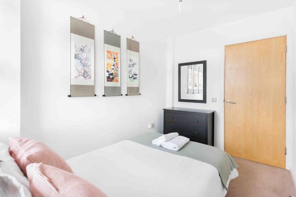 Spacious 2 Bedroom Apartment In Central Near tube