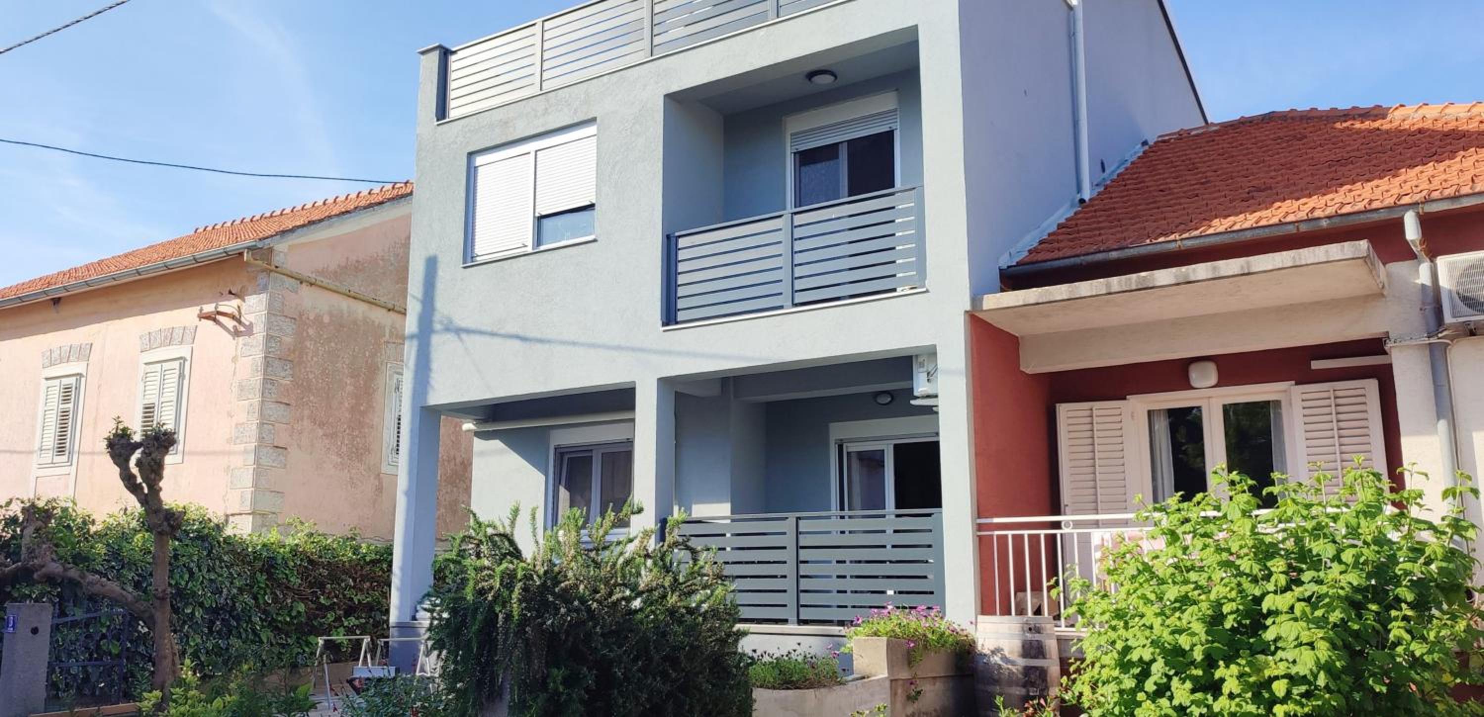 Sunny apartment Eni
