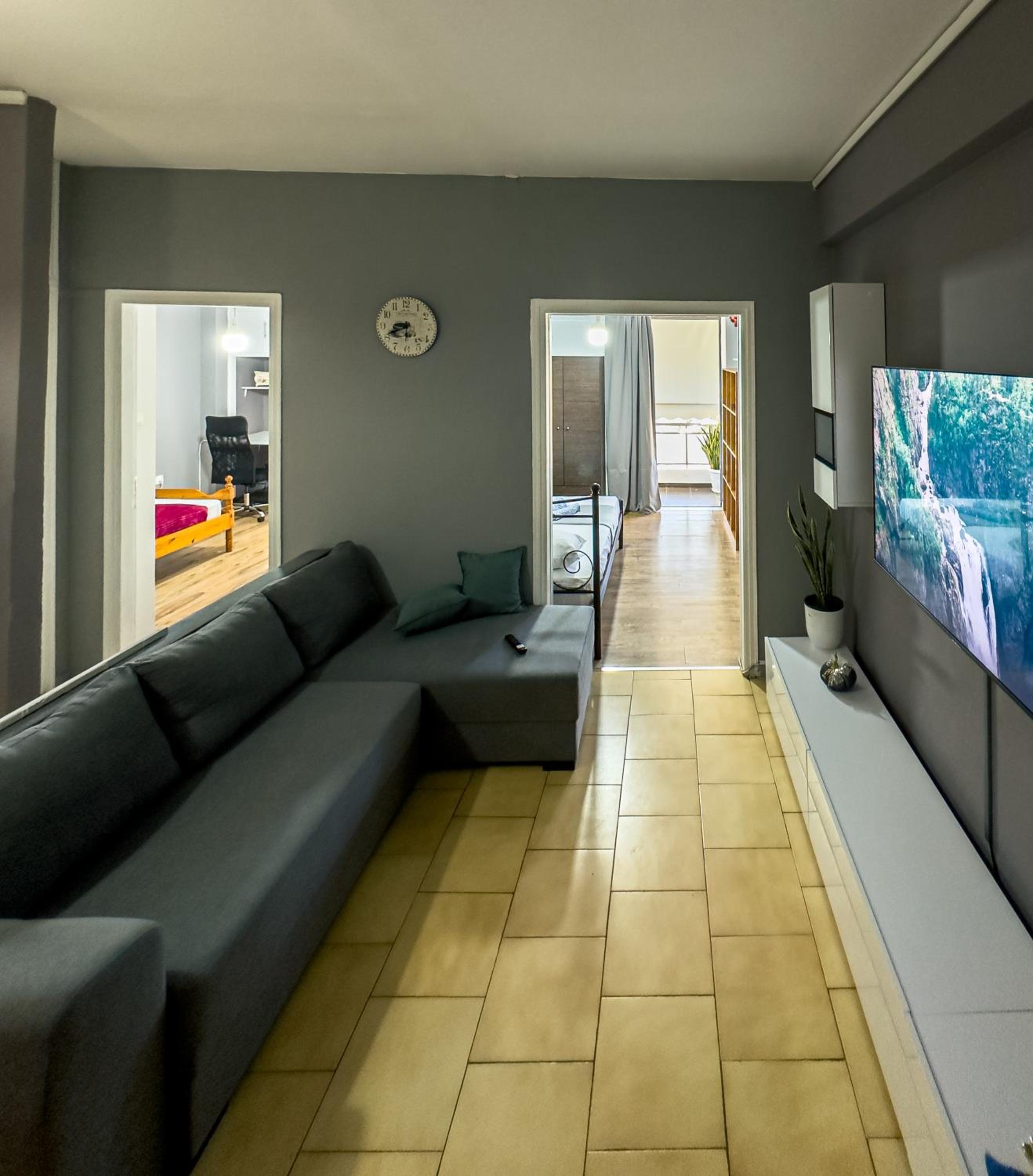 Downtown golden apartment