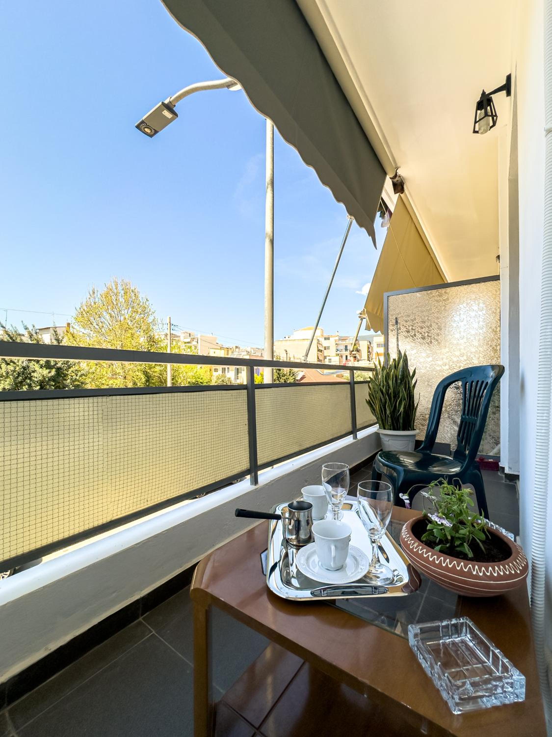 Downtown golden apartment