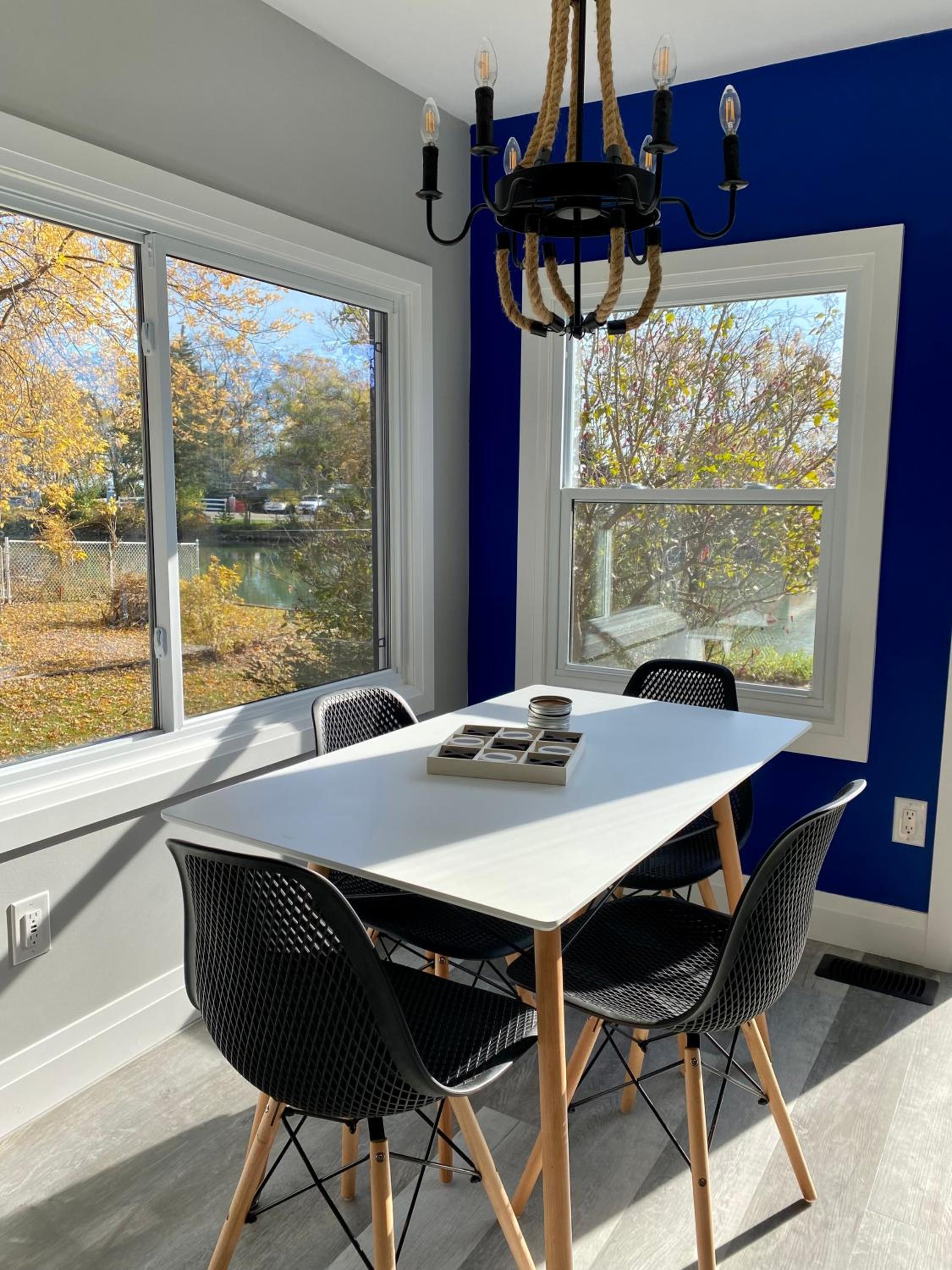 Creekside Cottage - kayak, SUP, fishing, game room, steps to the beach