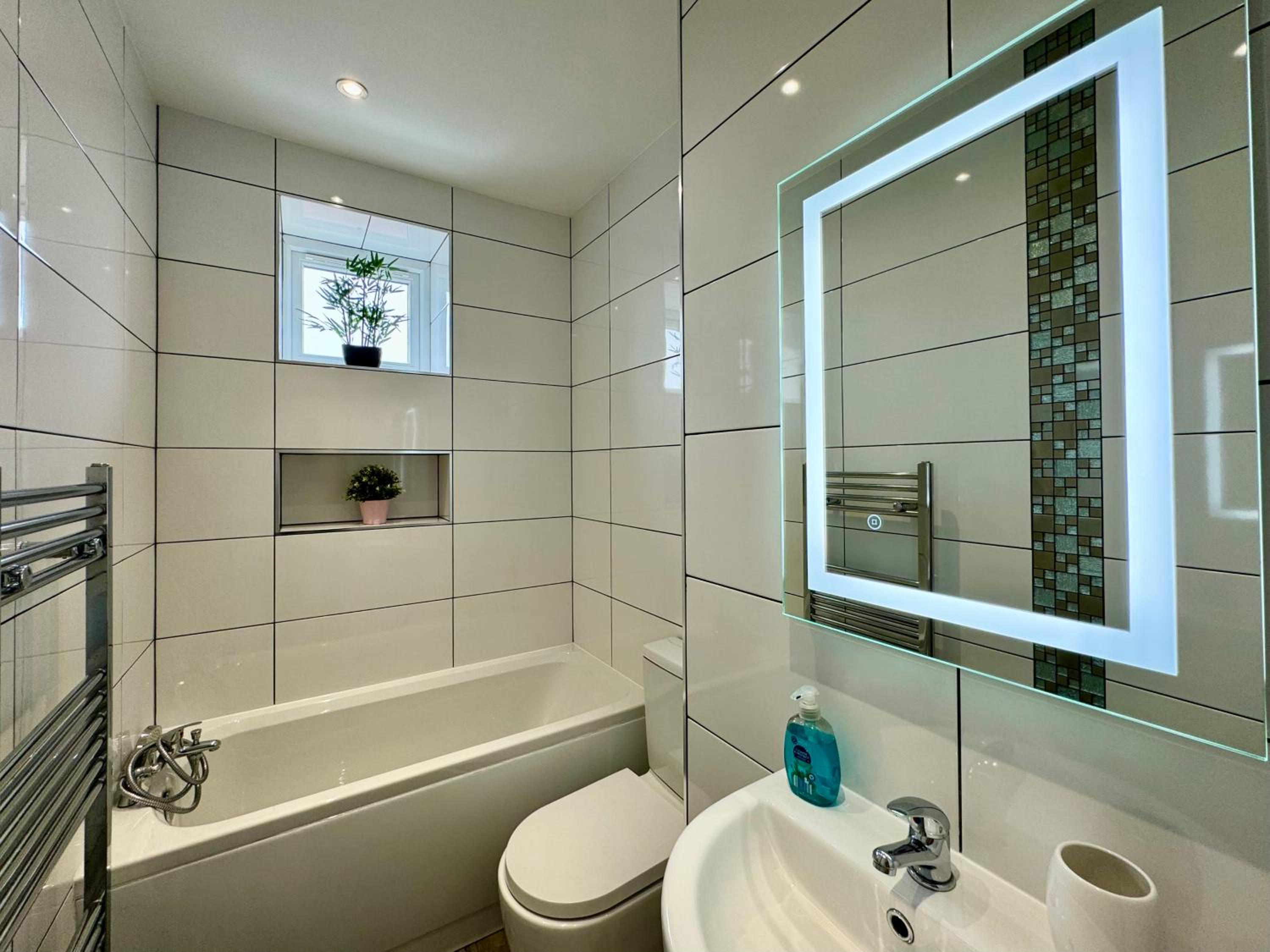 Waterloo House - Great for Contractors or Family Holidays