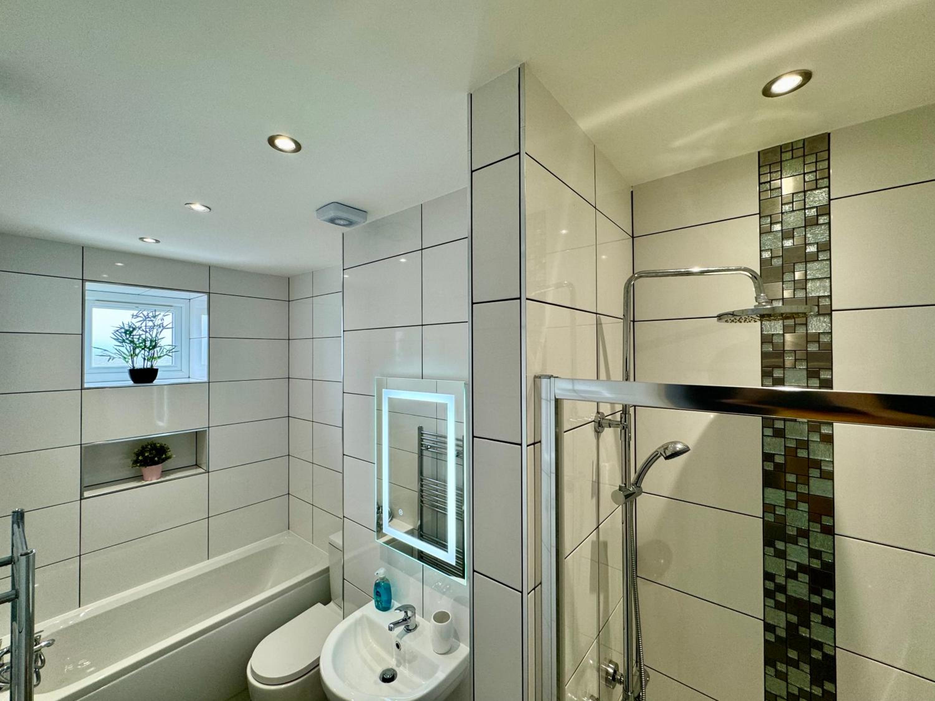 Waterloo House - Great for Contractors or Family Holidays