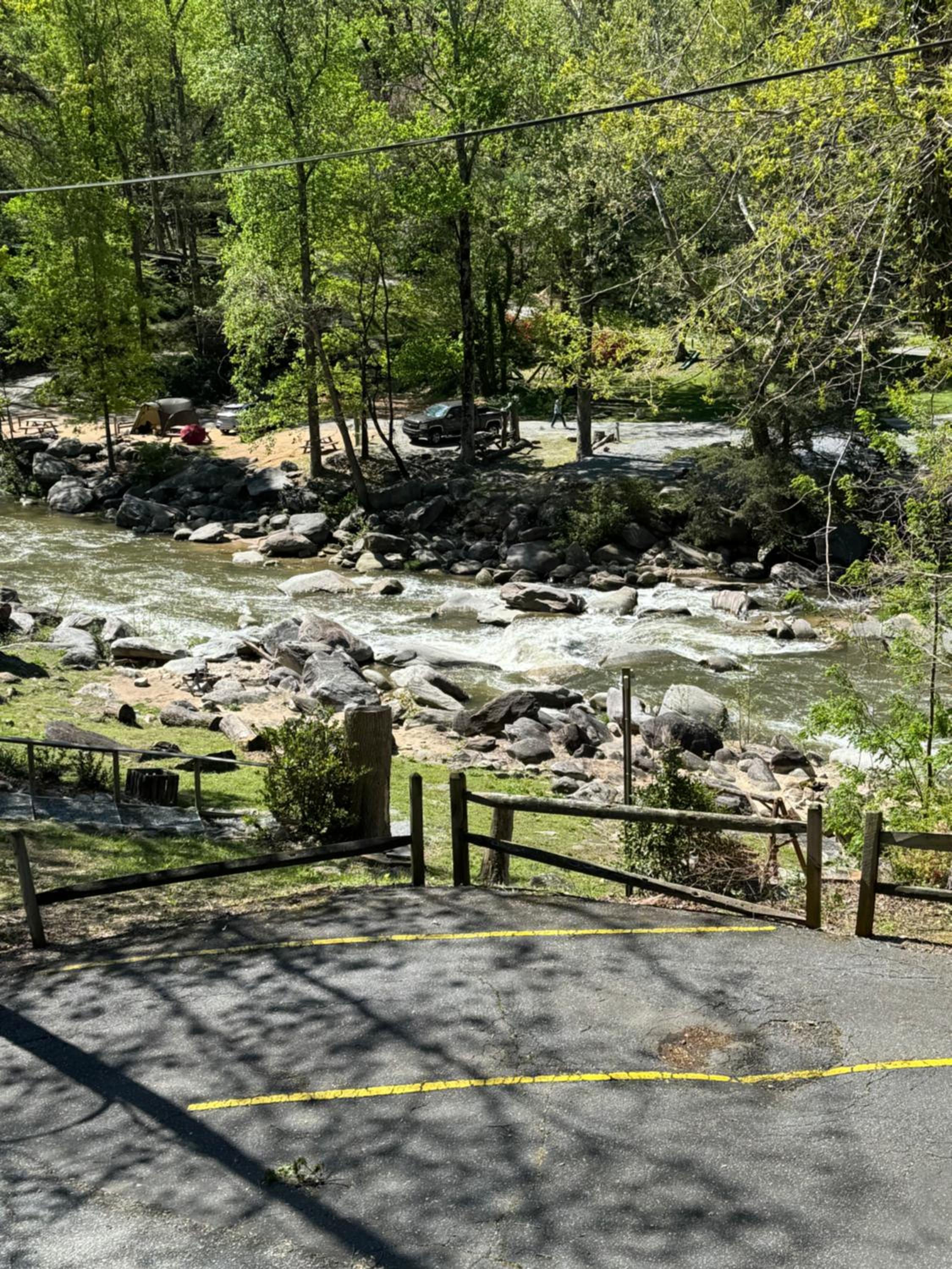 The Evening Shade River Lodge and Cabins