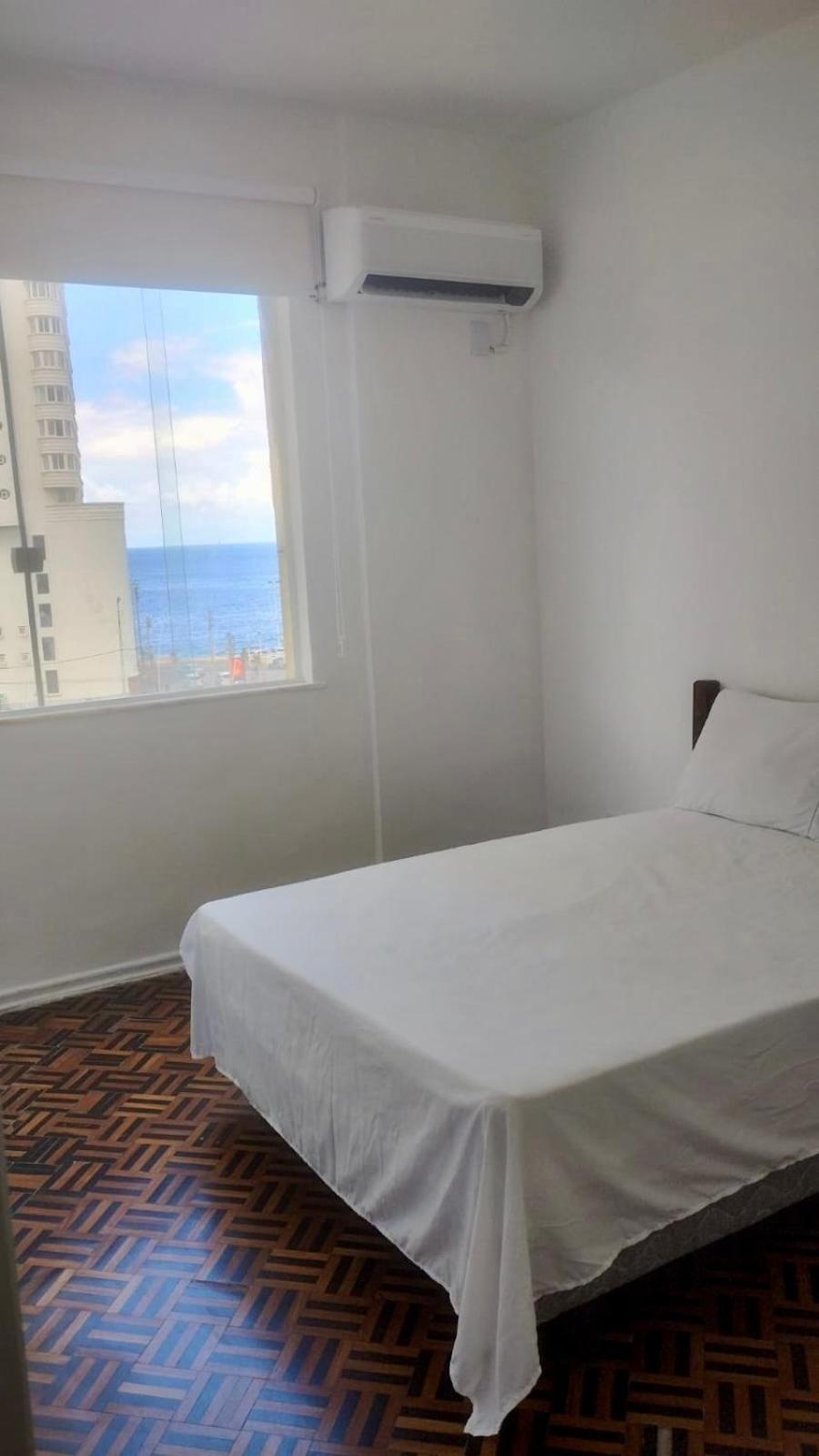Apartamento Vista Farol da Barra com 2 Quartos