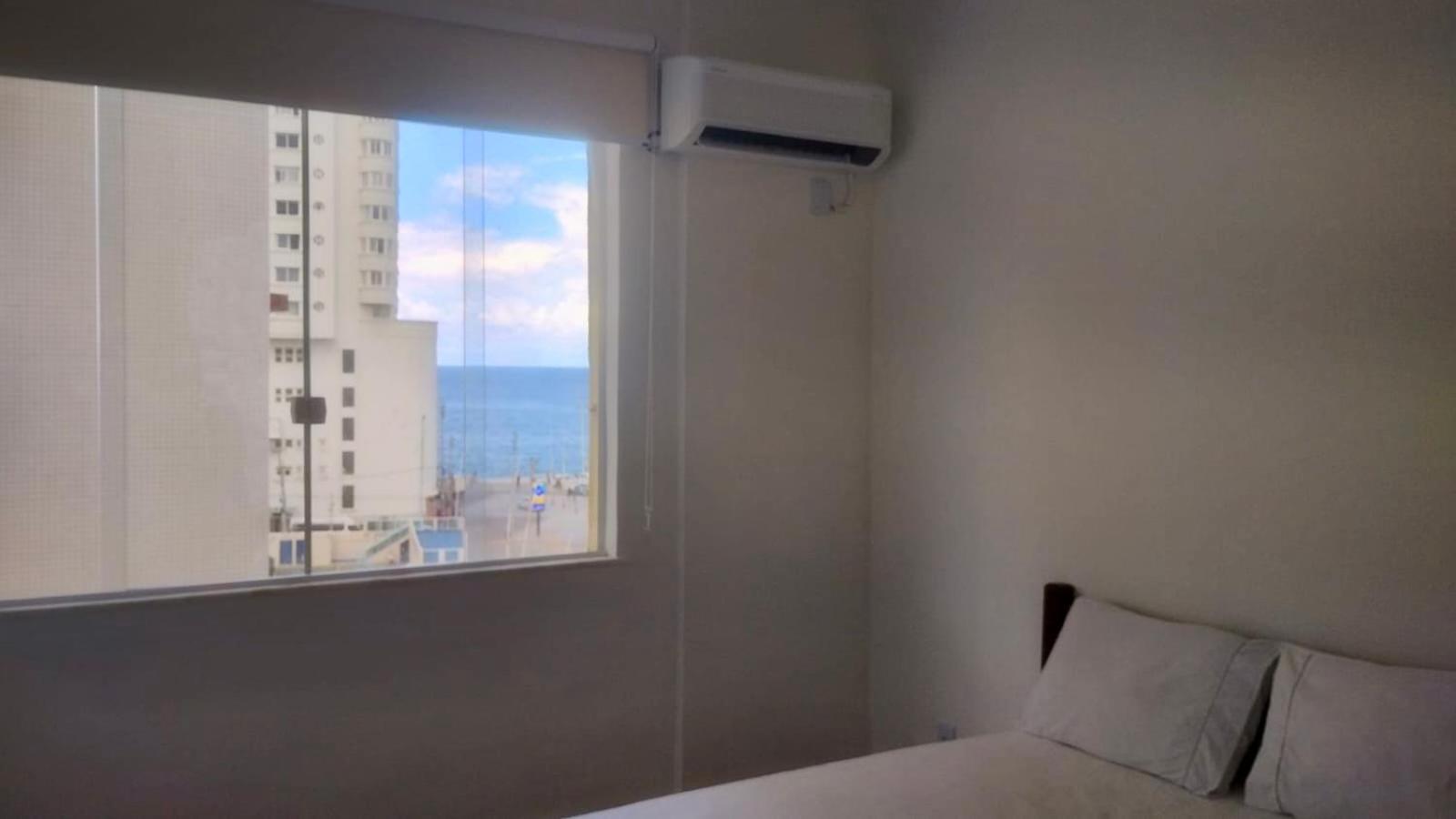 Apartamento Vista Farol da Barra com 2 Quartos