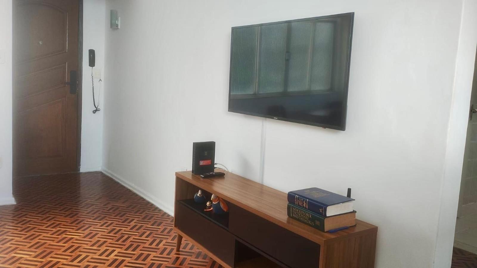 Apartamento Vista Farol da Barra com 2 Quartos