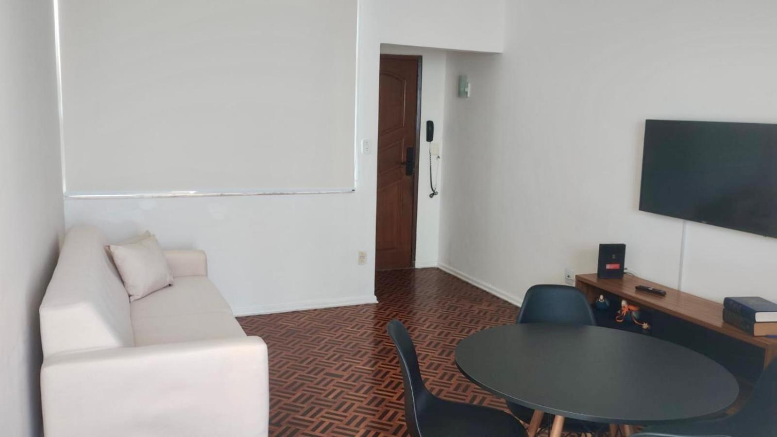 Apartamento Vista Farol da Barra com 2 Quartos
