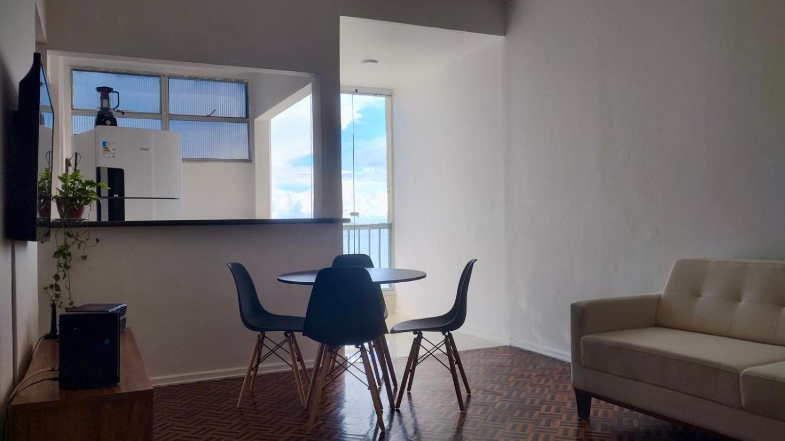 Apartamento Vista Farol da Barra com 2 Quartos