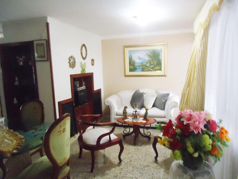 Habitación con aire acondicionado y/o ventilador