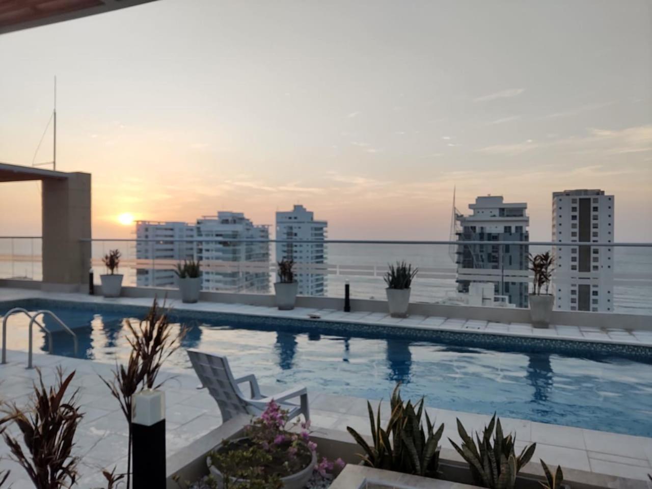 Caribbean Sunset Santa Marta apartamento con balcón y vista al mar a solo pasos de la playa