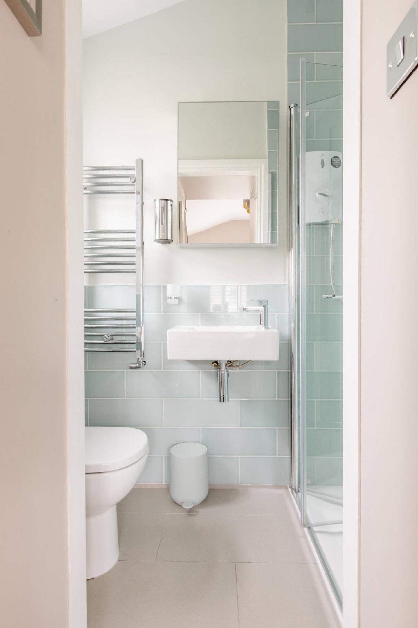 Luxury King-Bed EnSuite with Tranquil Garden Views