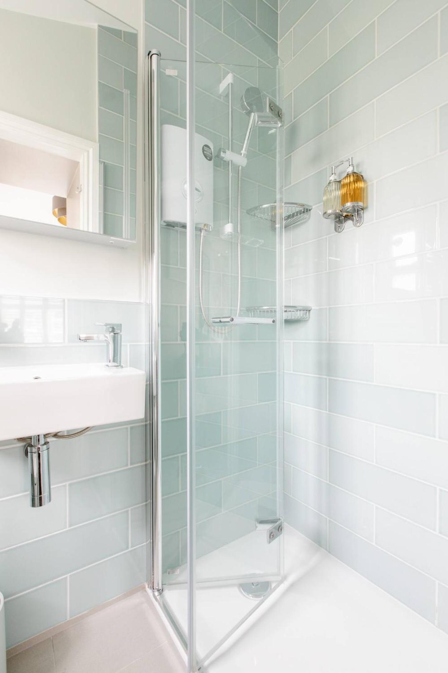 Luxury King-Bed EnSuite with Tranquil Garden Views