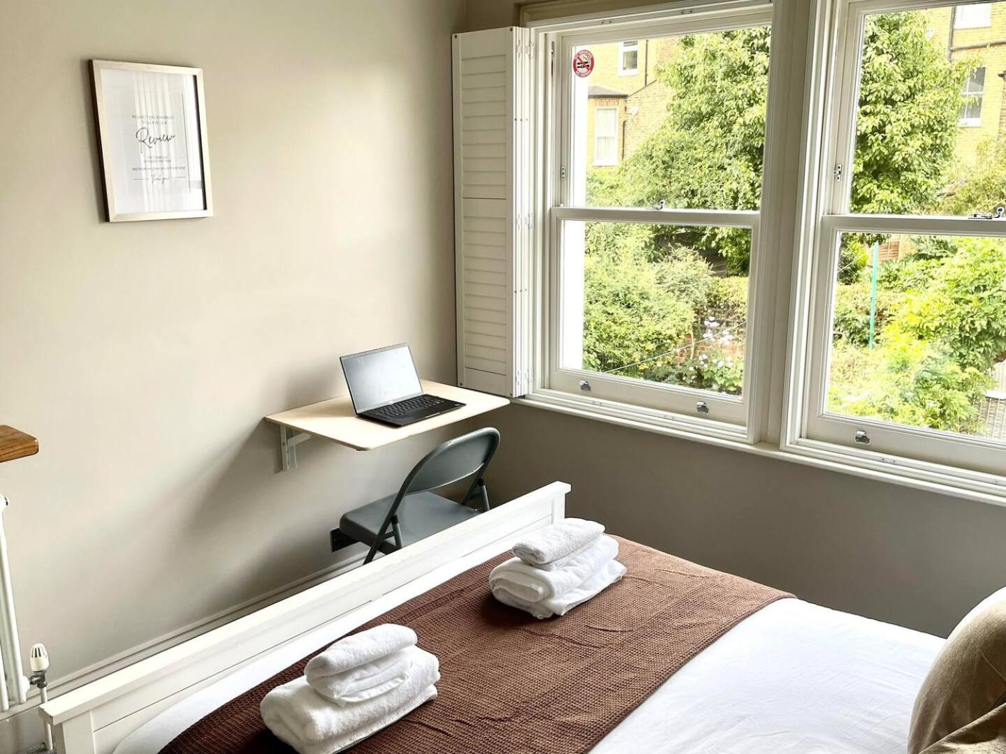 Luxury King-Bed EnSuite with Tranquil Garden Views