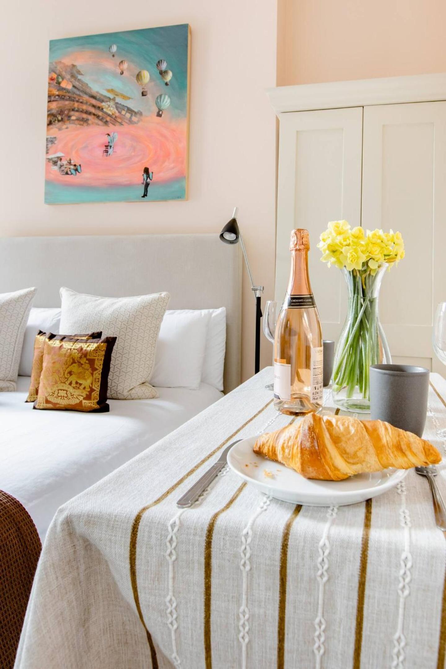 Luxury King-Bed EnSuite with Quiet Private Patio