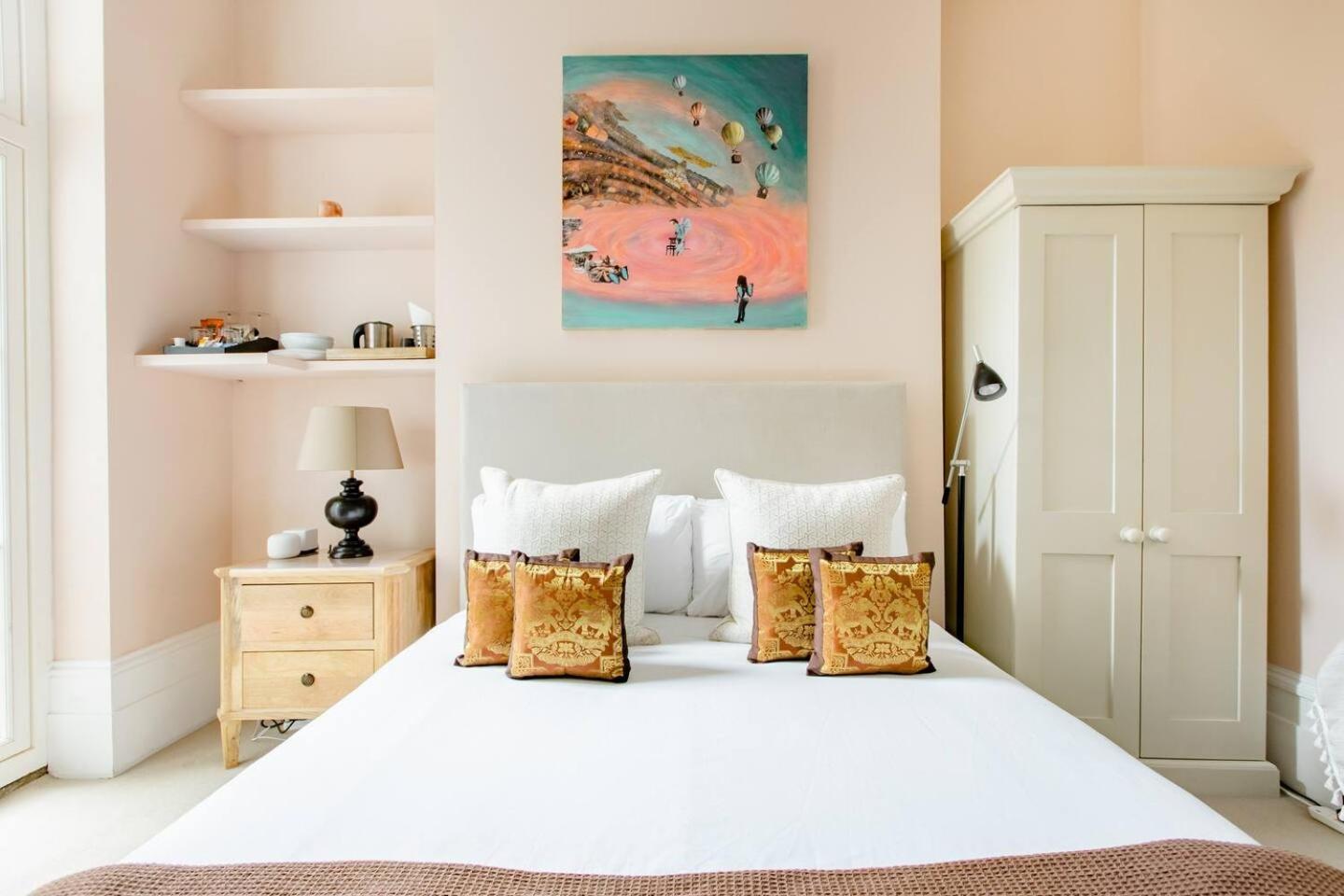Luxury King-Bed EnSuite with Quiet Private Patio
