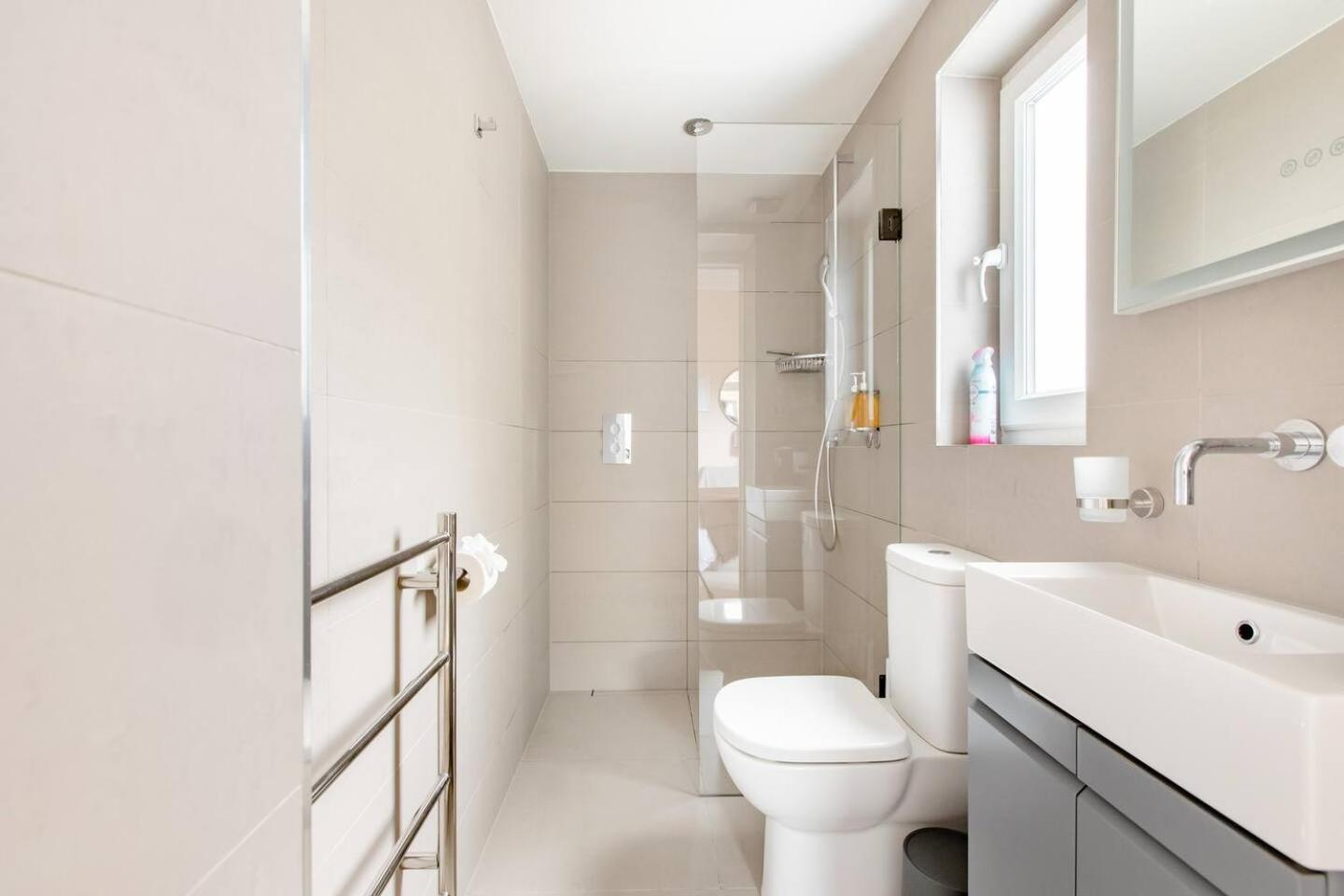 Luxury King-Bed EnSuite with Quiet Private Patio