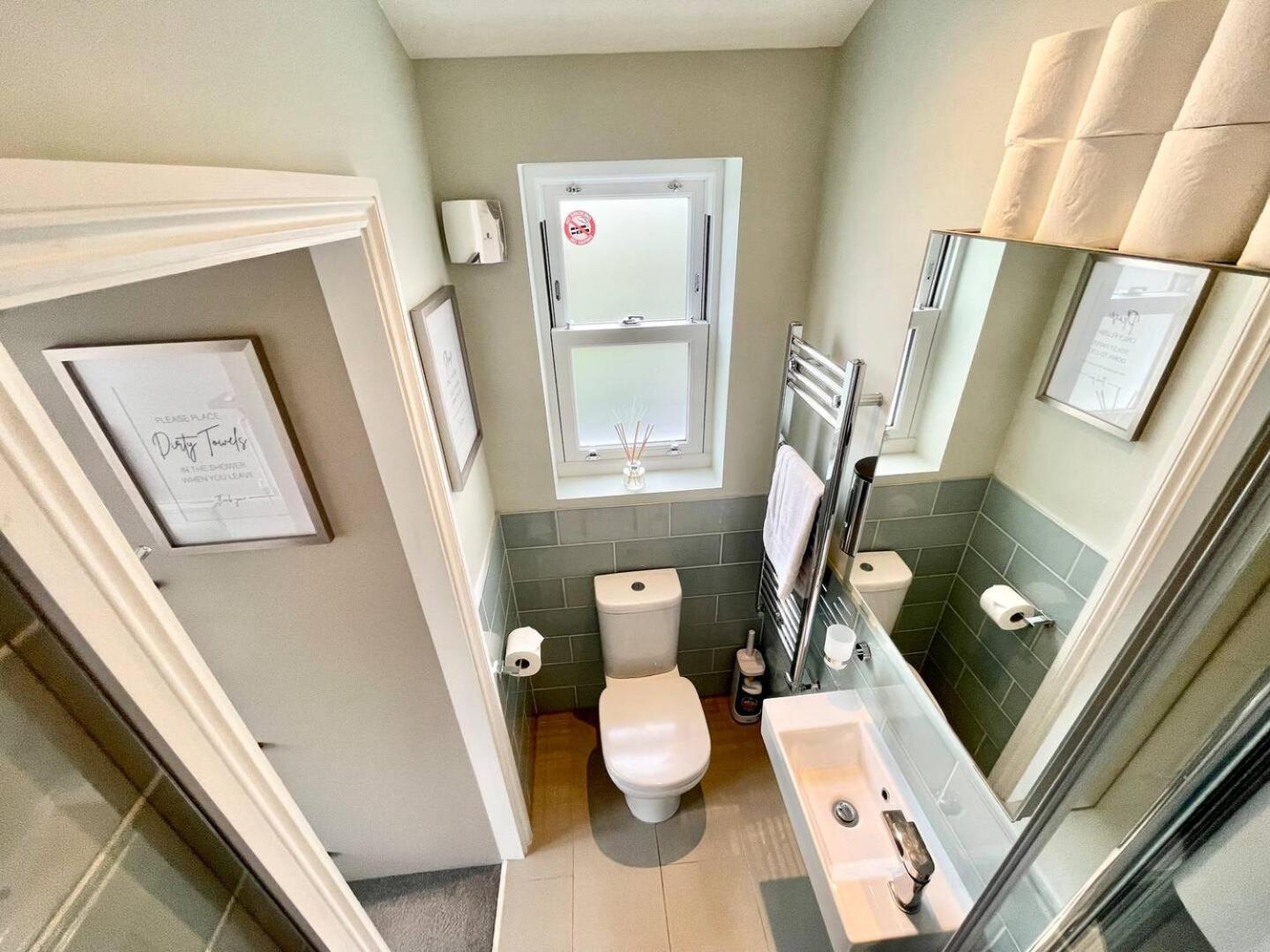 Luxury King-Bed EnSuite with Tranquil Garden Views
