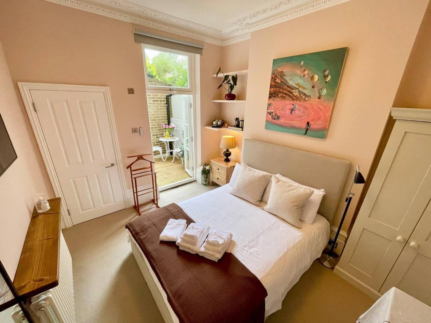Luxury King-Bed EnSuite with Quiet Private Patio