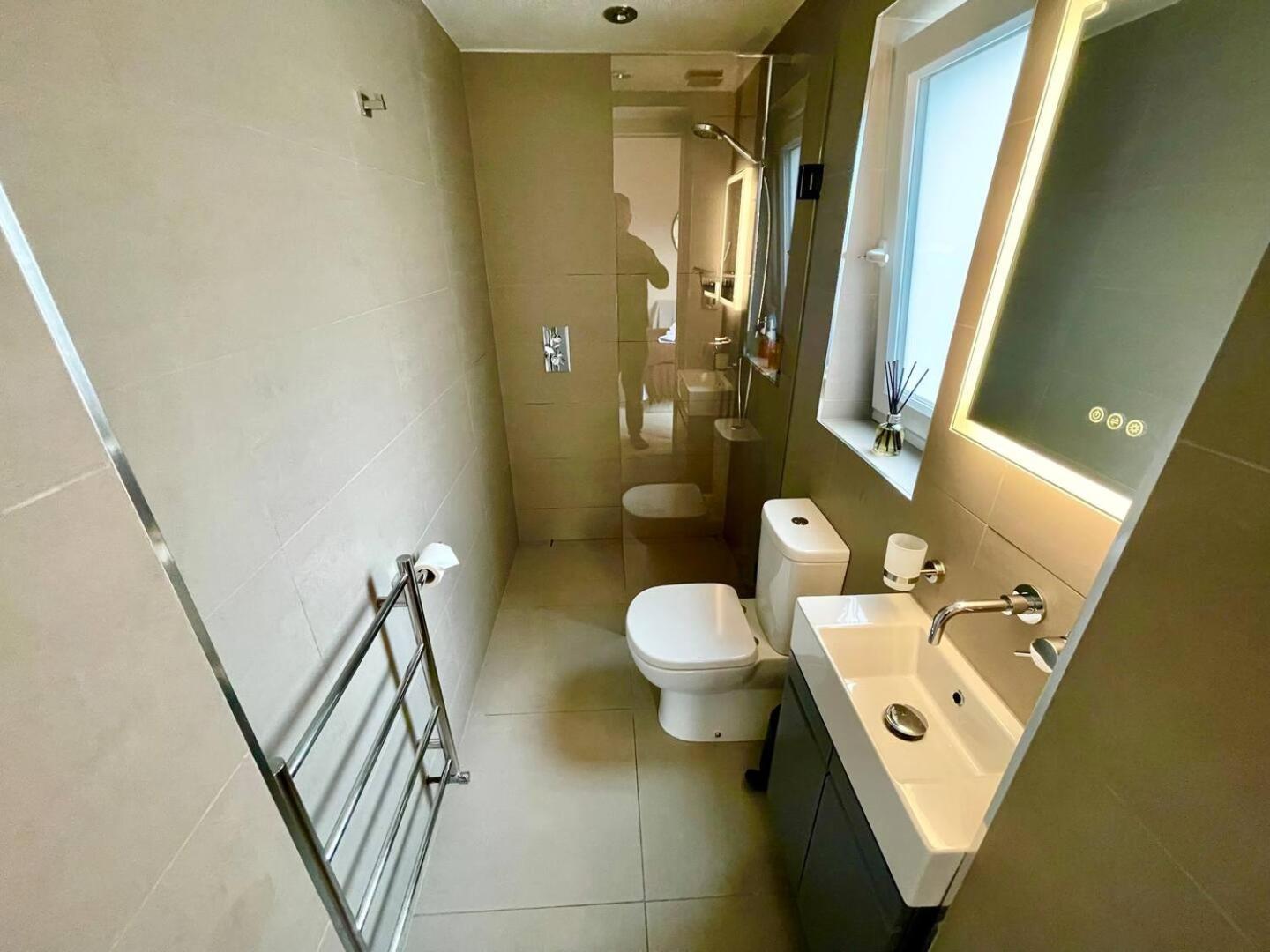 Luxury King-Bed EnSuite with Quiet Private Patio